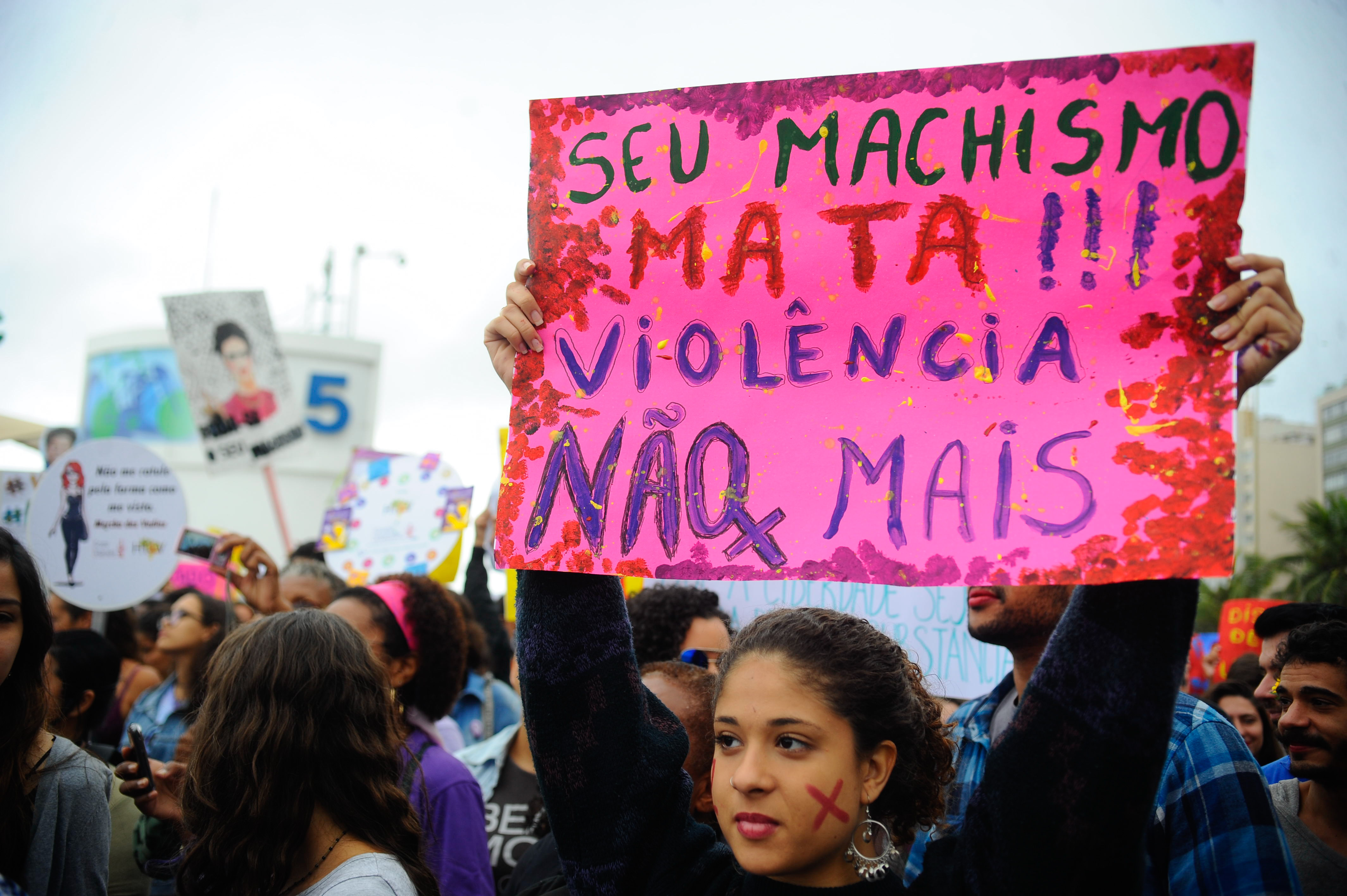 MARCHA DAS VADIAS DESFILA NA PRAIA DE COPACABANA