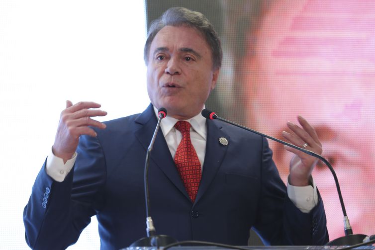 alvaro dias