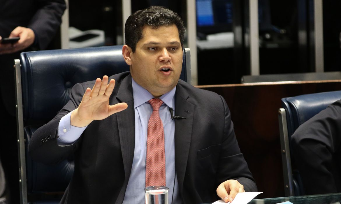 Davi Alcolumbre perto