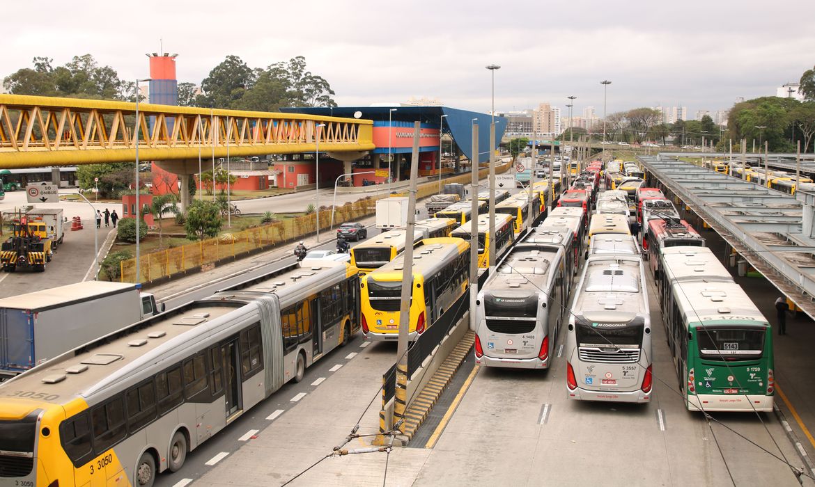 terminal de ônibus