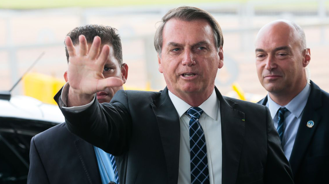 bolsonaro mão esticada