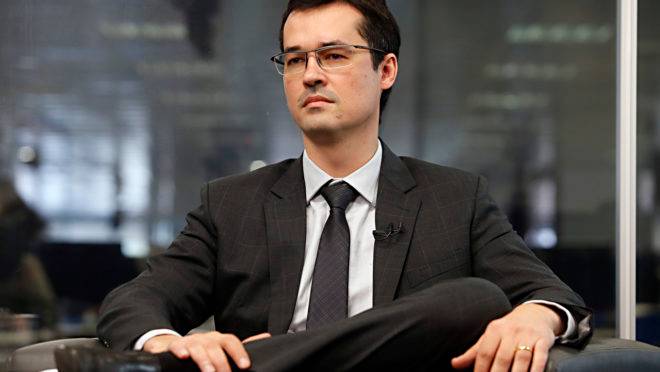 Procurador Deltan Dallagnol, chefe da força-tarefa da Lava Jato em Curitiba, durante entrevista no estúdio do jornal Gazeta do Povo