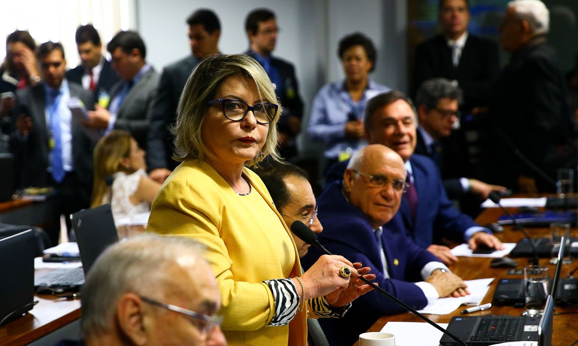 senado f