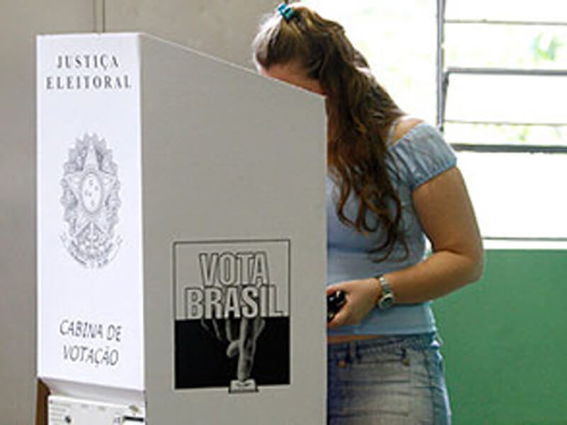 Eleitore-VOTANDO