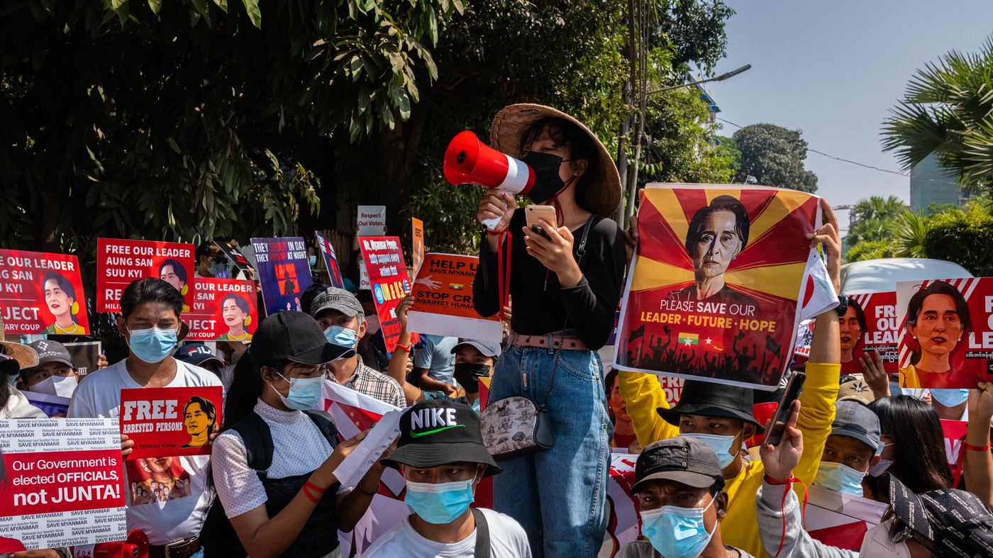 Protests Continue Despite Military Vehicles Presence