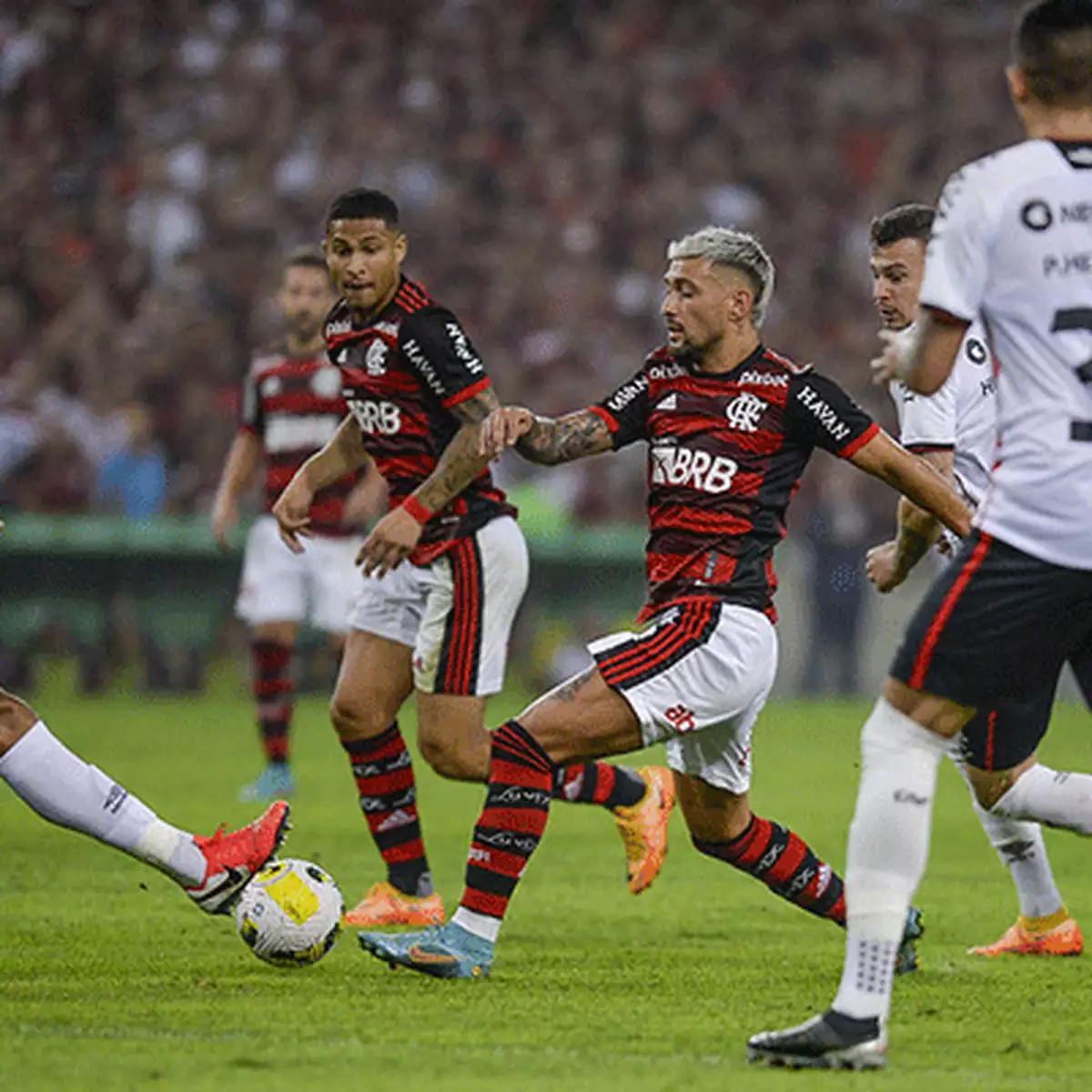 flamengo-e-athletico-pr-nao-sairam-do-zero-no-maracana_1_161869