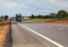 Motociclista morre após sair da pista e atingir placa na BR-163 em Sorriso