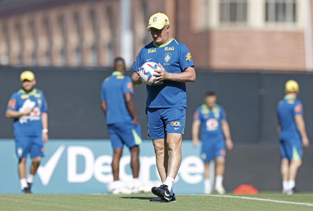 O técnico Dorival Júnior deve repetir a mesma escalação da partida contra o Paraguai. A Seleção não possui desfalques. (Foto: Rafael Ribeiro / CBF)