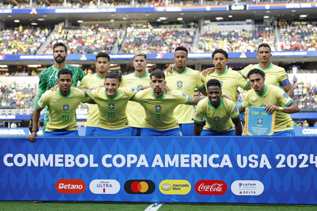 Sendo assim, uma provável escalação do Brasil tem: Alisson; Danilo, Marquinhos, Militão e Arana; João Gomes, Bruno Guimarães, Raphinha, Lucas Paquetá e Rodrygo; Vinicius Junior. (Foto: Rafael Ribeiro/CBF)