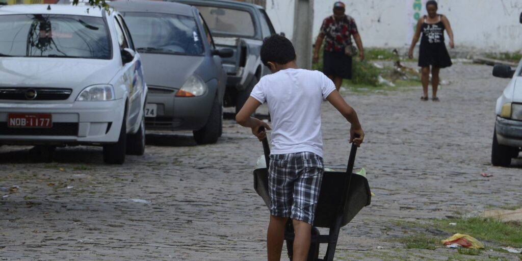 auditores-identificam-301-menores-realizando-trabalho-infantil-ilegal