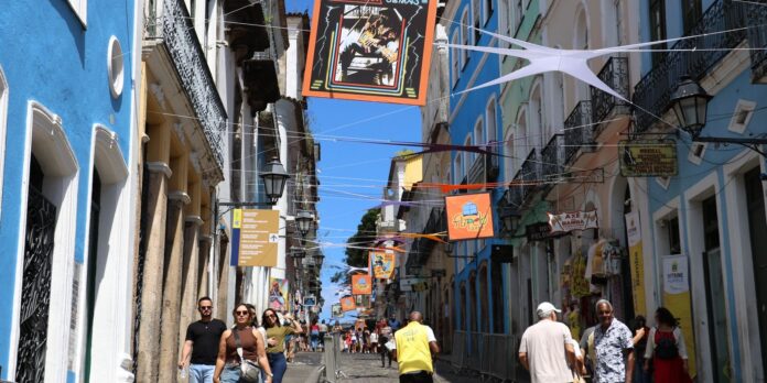 flipelo:-publico-enfrenta-ate-dez-horas-de-estrada-para-ir-a-salvador