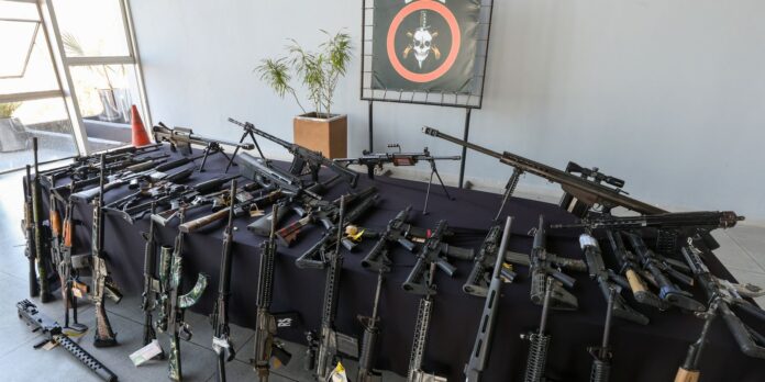 rio-premia-policiais-por-retirarem-500-fuzis-das-ruas-em-um-ano
