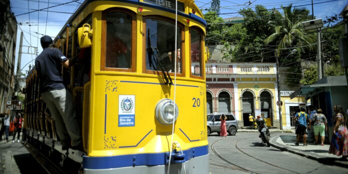governo-do-rio-entrega-1o-trecho-revitalizado-do-bonde-de-santa-teresa