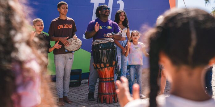fliparacatu-premia-alunos-em-concurso-de-redacao-e-desenho
