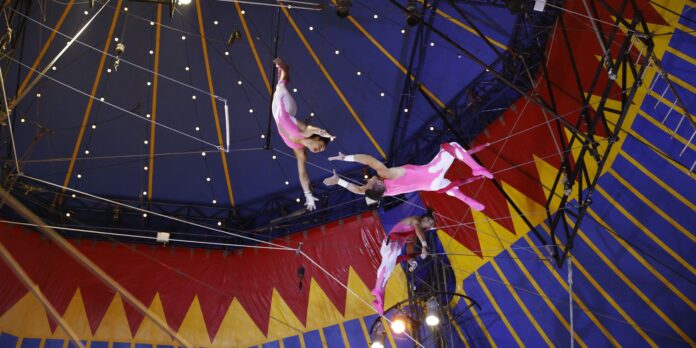 tupinambas-e-artistas-circenses-fazem-ritual-de-troca-de-saberes-no-rj