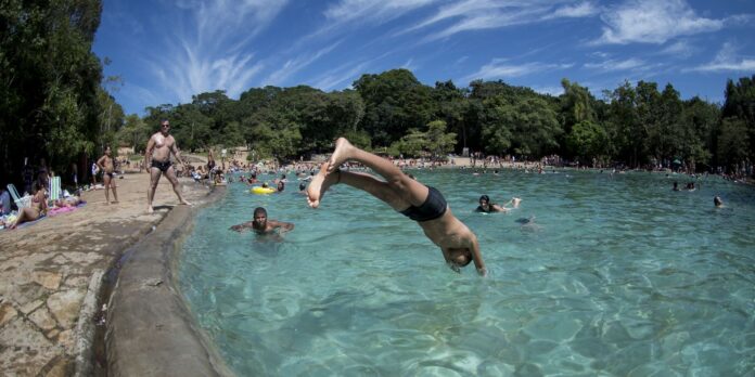 piscina-de-agua-mineral-reabre-a-publico-de-brasilia-nesta-terca-feira