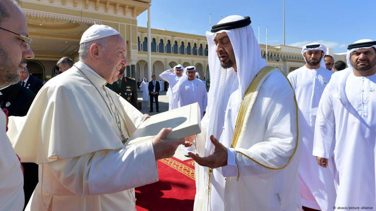 Um ponto alto do pontificado de Francisco foi a viagem, em 2019, a Abu Dhabi, capital dos Emirados Árabes Unidos Um ponto alto do pontificado de Francisco foi a viagem, em 2019, a Abu Dhabi, capital dos Emirados Árabes Unidos