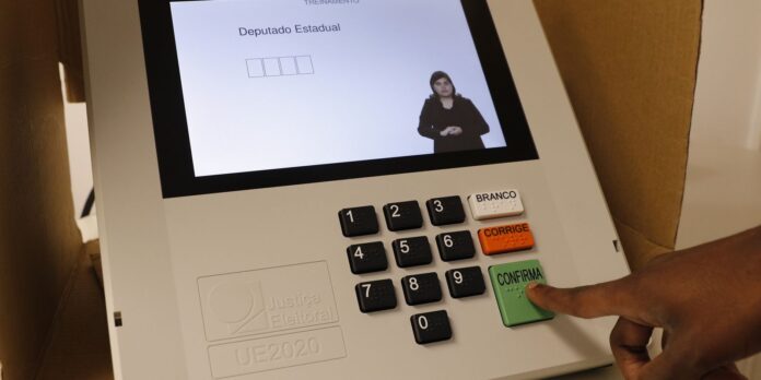 brasileiros-priorizam-lideres-a-categorias-politicas,-diz-pesquisador