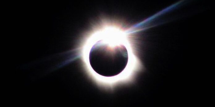 eclipse-do-sol-acontece-hoje-a-tarde;-veja-horario-e-como-observar
