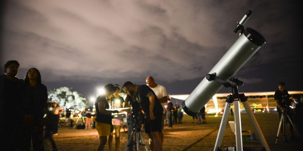 cometa-que-passara-perto-da-terra-podera-ser-visto-no-brasil
