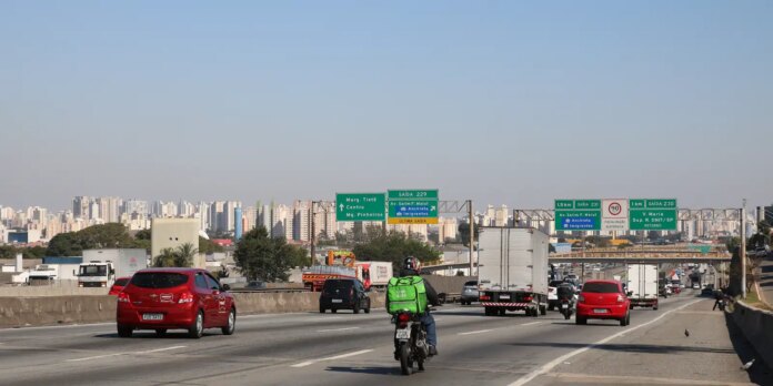 tres-romeiros-morrem-atropelados-na-dutra-a-caminho-de-aparecida