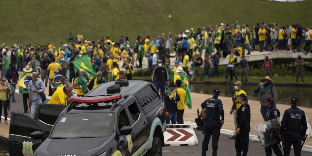 moraes-determina-extradicao-de-foragidos-do-8/1-que-estao-no-exterior
