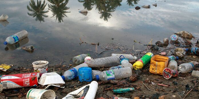 brasil-lanca-por-ano-1,3-milhao-de-toneladas-de-plastico-no-oceano
