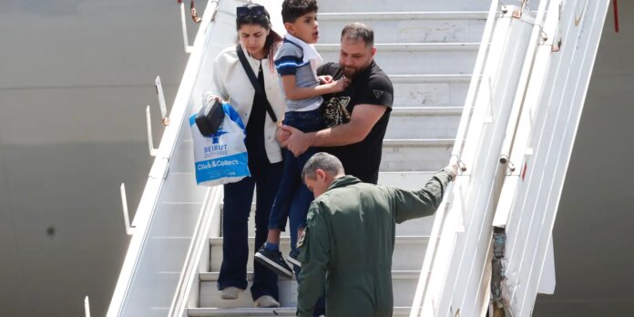 sexto-voo-de-repatriacao-do-libano-chega-com-212-passageiros