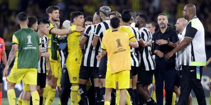 tribunal-do-rio-fara-audiencia-de-custodia-de-20-torcedores-do-penarol