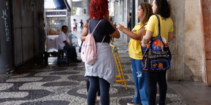 estudantes-comecam-a-entrar-nos-locais-de-prova-do-enem