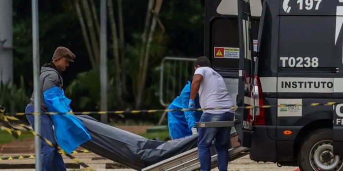 policia-retira-corpo-de-autor-de-atentado-na-praca-dos-tres-poderes