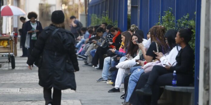 cerca-de-30-mil-candidatos-negros-voltam-a-disputar-vagas-no-cnu