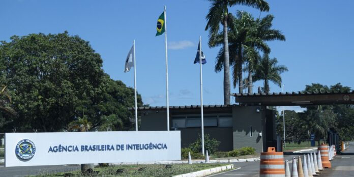 abin-municiou-bolsonaro-com-dados-para-produzir-desinformacao,-diz-pf