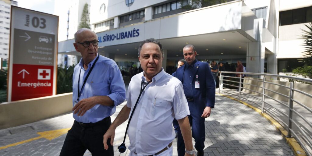 lula-esta-bem-e-conversando,-diz-medico