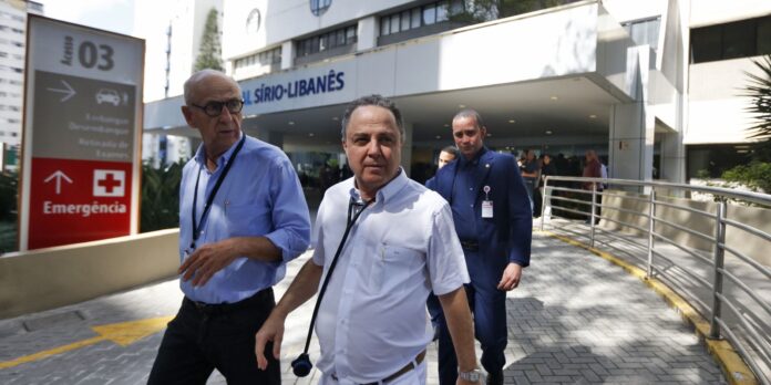 lula-esta-bem-e-conversando,-diz-medico