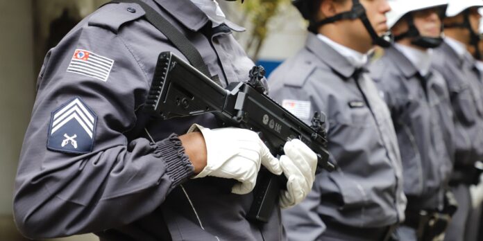 pm-atira-a-queima-roupa-contra-rapaz-em-sao-paulo