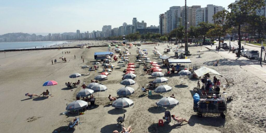 sp:-governo-recomenda-que-banhistas-evitem-mar-por-24-horas-apos-chuva