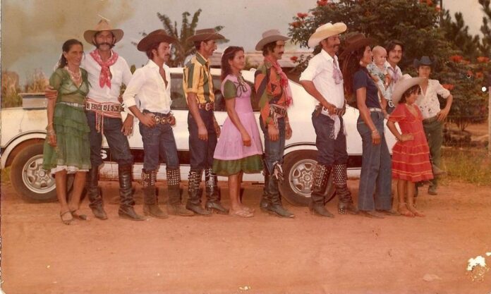 MT Solo Cigano_Ciganos da etnia Calon de Minas Gerais - Foto Arquivo AEEC