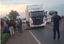 Engavetamento entre três veículos deixa motociclista ferido na BR-364 em Rondonópolis