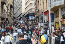 Vendas do comércio varejista foram 0,3% menos em setembro, na comparação com agosto