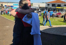 Moradores de Rio Bonito do Iguaçu se unem após passagem de tornado: ‘Queremos reerguer a comunidade’