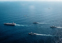 EUA divulgam primeiras fotos do maior porta-aviões do mundo após chegada à América Latina