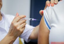 Saúde alerta contra o aumento no número de casos de dengue e baixa procura pela vacina