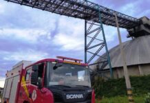 Corpo de Bombeiros usa mais de 50 mil litros de água para combater incêndio em armazém em Lucas do Rio Verde