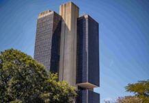 Manutenção da Selic em 15% compromete crescimento econômico ao inibir crédito e investimento, diz CNI