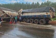Dois acidentes no mesmo trecho da BR-163 deixam dois mortos e interditam pista em Rondonópolis