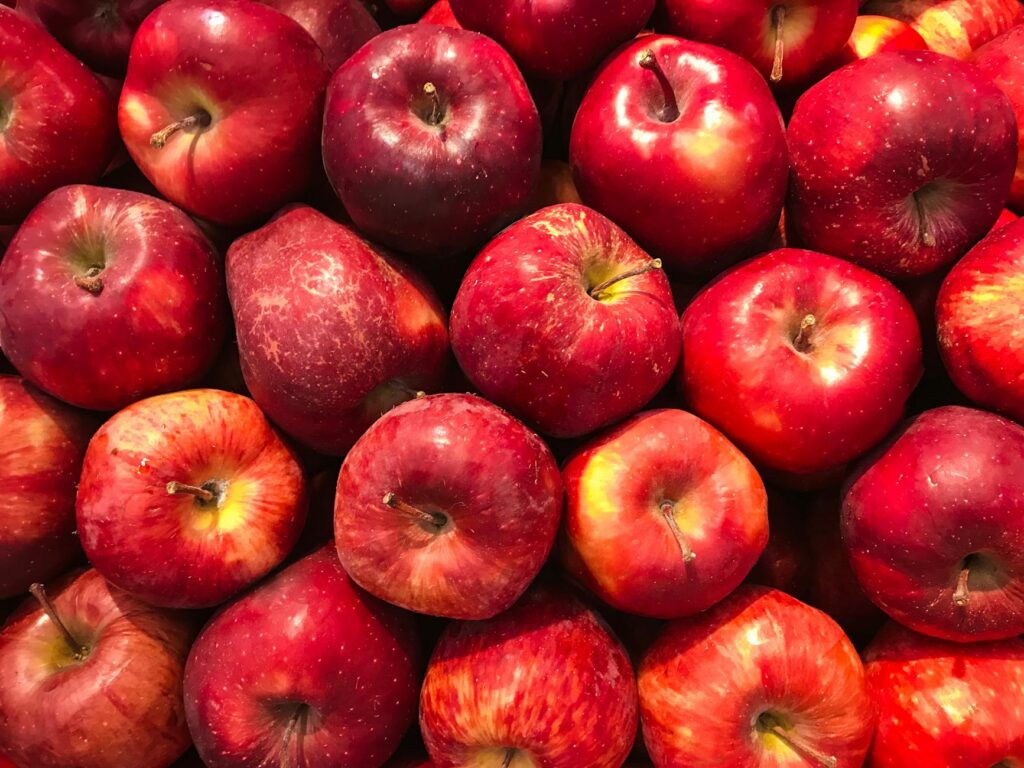 red apples