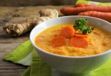 Sopa light de gengibre e cenoura