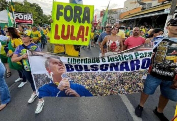 01 SEM ADESÃO. Ato “Acorda Brasil” promovido por bolsonaristas teve pouca participação em Cuiabá