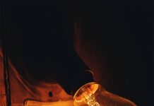 close up photography of a lightbulb